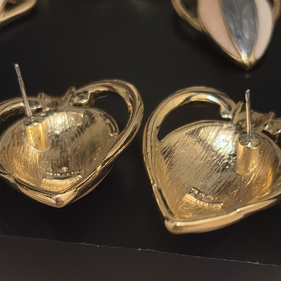 Vintage Trifari bracelet and earring set wine jugs or perfume bottles? - Picture 8 of 10